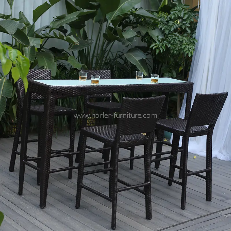 Hvordan velge det beste utendørs barsettet for hagen eller uteplassen din